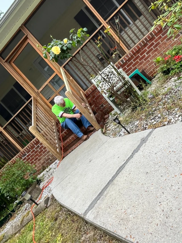 🏠✨ 7 homes, 1 incredible community.

Thanks to the generosity of our amazing volunteers and the incredible support of our partners—the @williamsburgcommunityfdn, @rfw_ymca, @unitedwayvp, and @jamescitycounty—we  hosted a Home Repair Blitz on Saturday, April 27, 2025 in the Clark Lane neighborhood that brought real impact to 7 local families.

From fresh coats of paint to safer steps and porches, these repairs help ensure that our neighbors can live with greater dignity, comfort, and pride.

To every hand that hammered, painted, lifted, or cheered us on—thank you. This is what community looks like. 💙🔨

#HabitatPGW #HomeRepairBlitz #CommunityStrong #ClarkLane #Gratitude